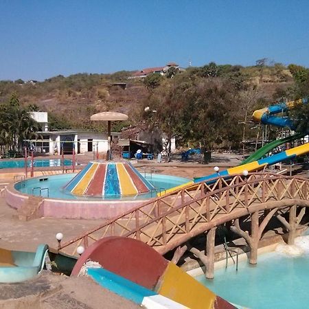 Pali Beach Resort Malad Exterior photo