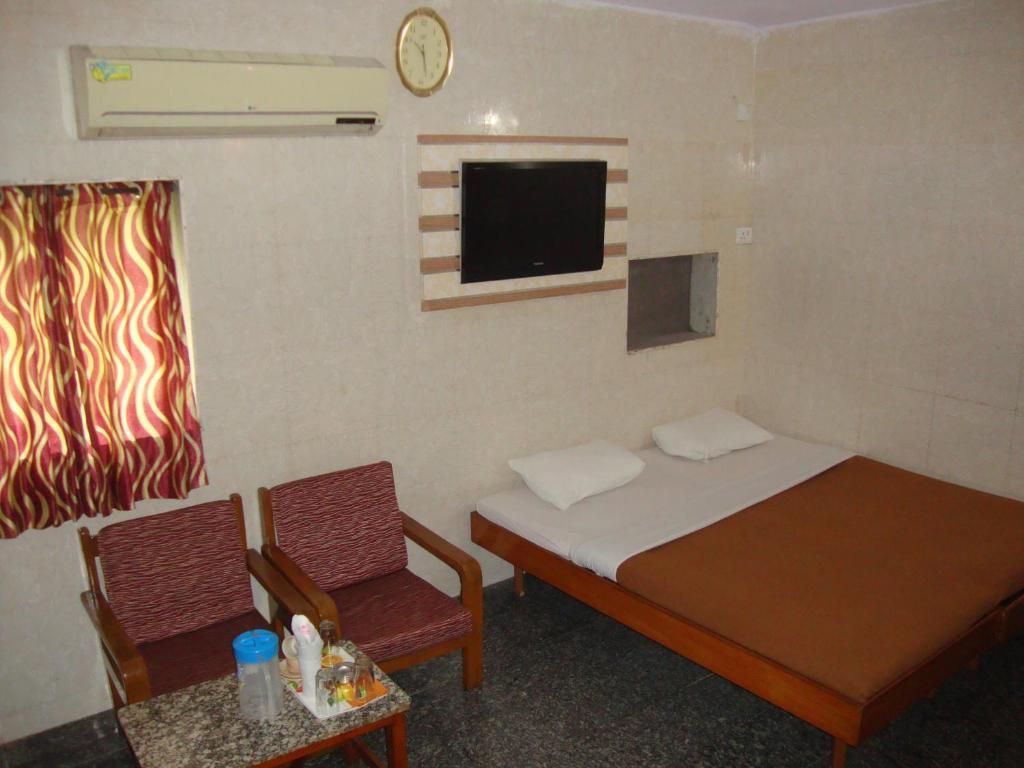 Pali Beach Resort Malad Room photo